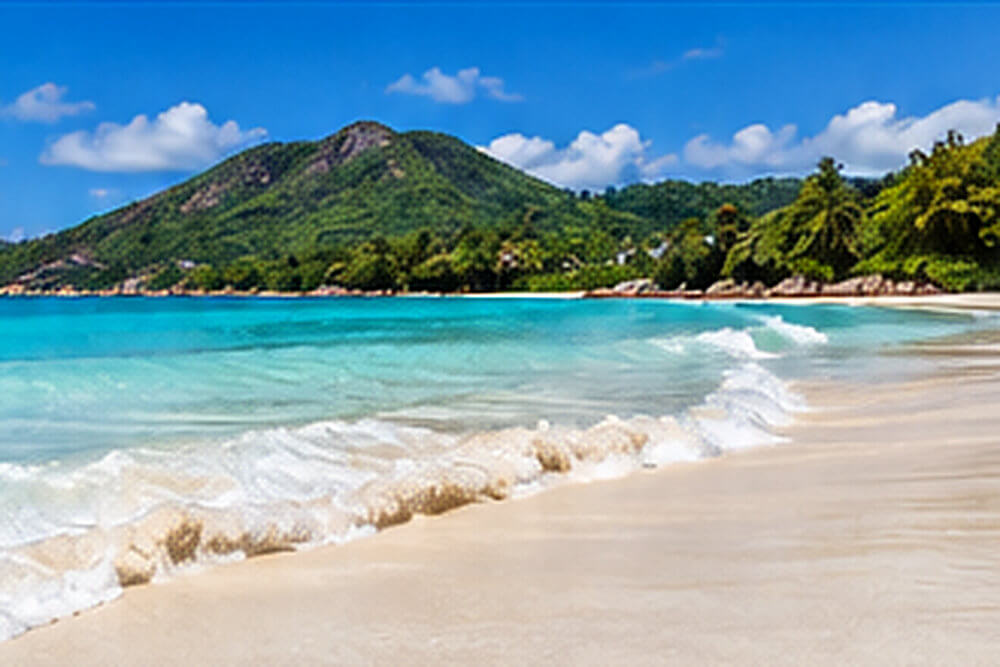 Szeroka plaża Grand Anse z falami przy brzegu na Praslin